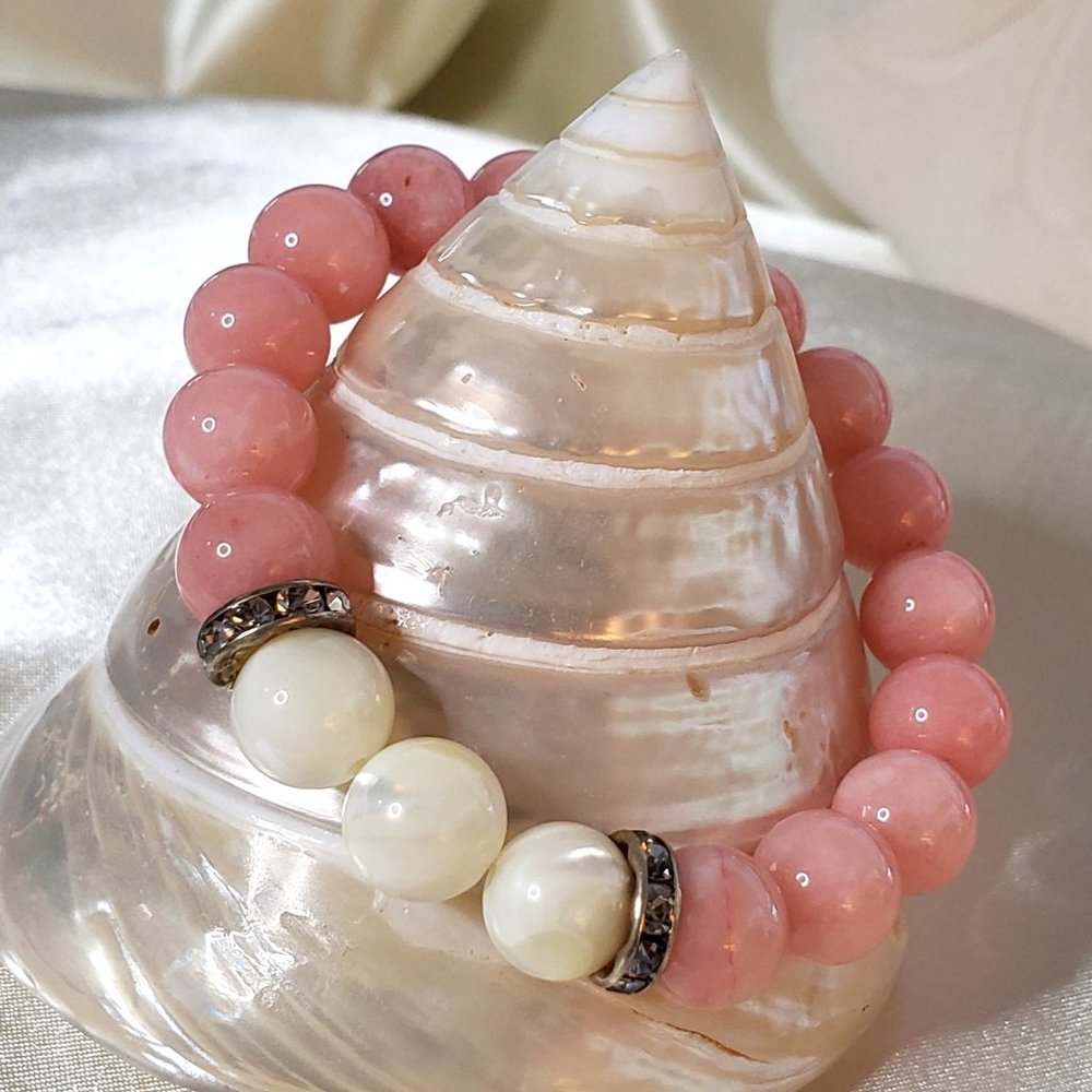 Pink coral and Mother of pearl hand crafted bracelet - Picture 4 of 5